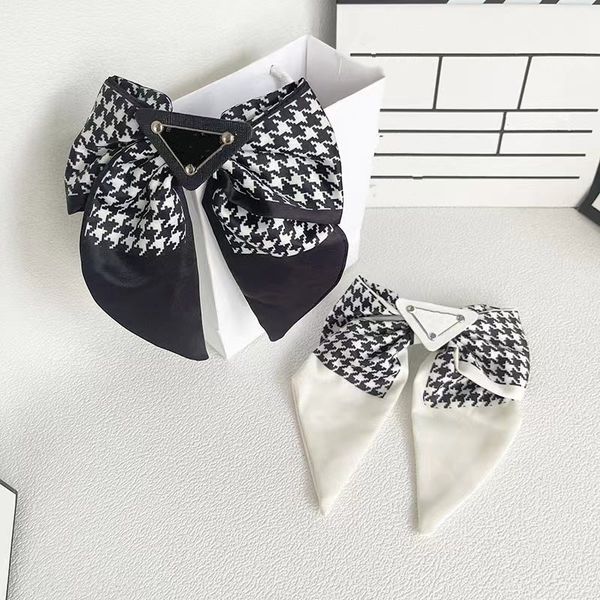 2022 women p-letter bowknot hair clips designer black white barrettes hair accessories for girls clip p095, Golden;silver
2022 women p-letter bowknot hair clips designer black white barrettes hair accessories for girls clip p095, Golden;silver