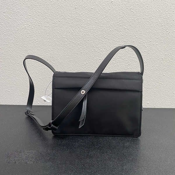 2022 luxury designer evening bags nylon messenger bags mini casual men's and women's diagonal shoulder bags
2022 luxury designer evening bags nylon messenger bags mini casual men's and women's diagonal shoulder bags