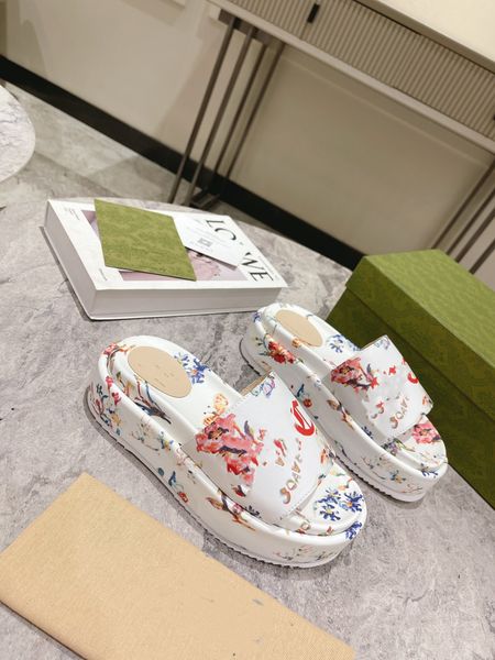 2022designer thick soled slippers lightweight foam women sandals summer outdoor casual slipper black white colorful 0706
2022designer thick soled slippers lightweight foam women sandals summer outdoor casual slipper black white colorful 0706