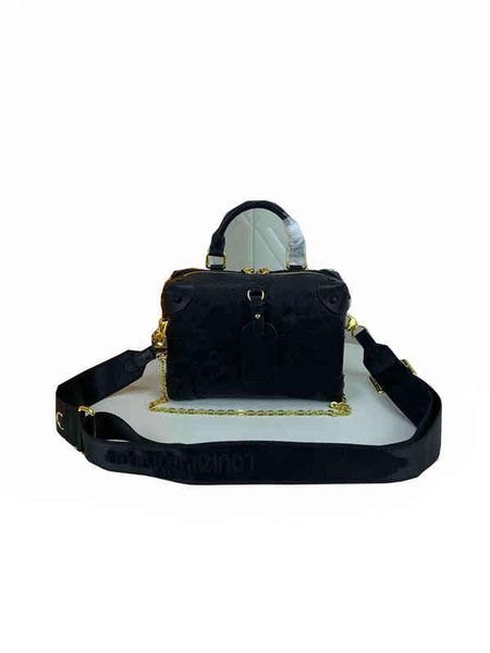 3a2022luxurys designers bags tote handbag pu leather classic ladies lock shoulder bag
3a2022luxurys designers bags tote handbag pu leather classic ladies lock shoulder bag
