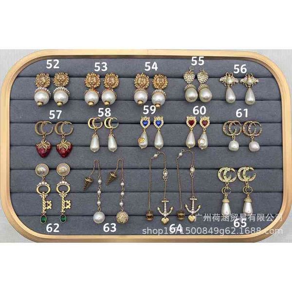 2023 designer new fashion jewelry gujia strawberry love double letter diamond inlaid pearl earrings fashion, Golden
2023 designer new fashion jewelry gujia strawberry love double letter diamond inlaid pearl earrings fashion, Golden
