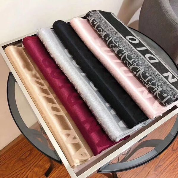 luxury 2022 scarf designer fashion real keep high-grade scarves silk simple retro style accessories for womens twill scarve 6 colors, Blue;gray
luxury 2022 scarf designer fashion real keep high-grade scarves silk simple retro style accessories for womens twill scarve 6 colors, Blue;gray