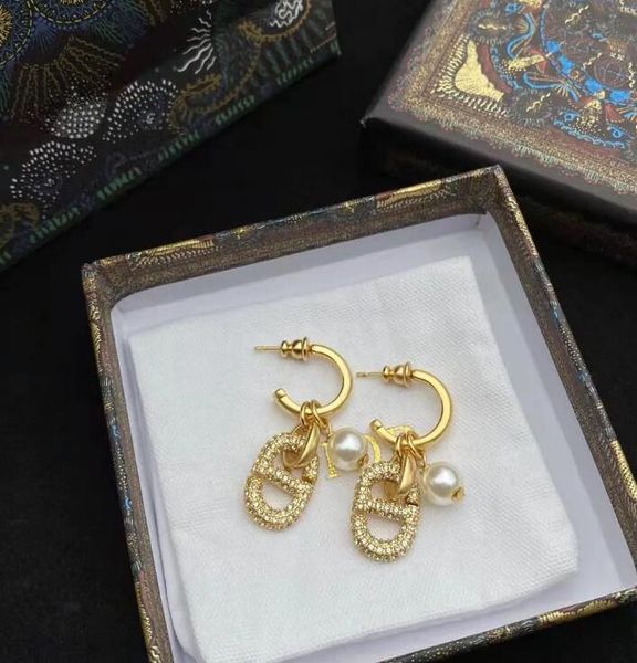 charm earrings luxury jewelry designer original packagingor letter djia italian full pig nose pearl earrings, Golden
charm earrings luxury jewelry designer original packagingor letter djia italian full pig nose pearl earrings, Golden