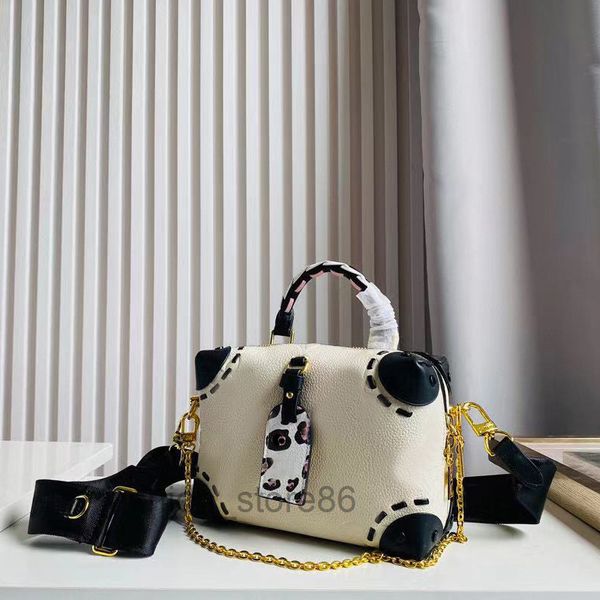 designers totes petite malle bag souple handbags wild at heart shoulder bag monograms empreint
designers totes petite malle bag souple handbags wild at heart shoulder bag monograms empreint