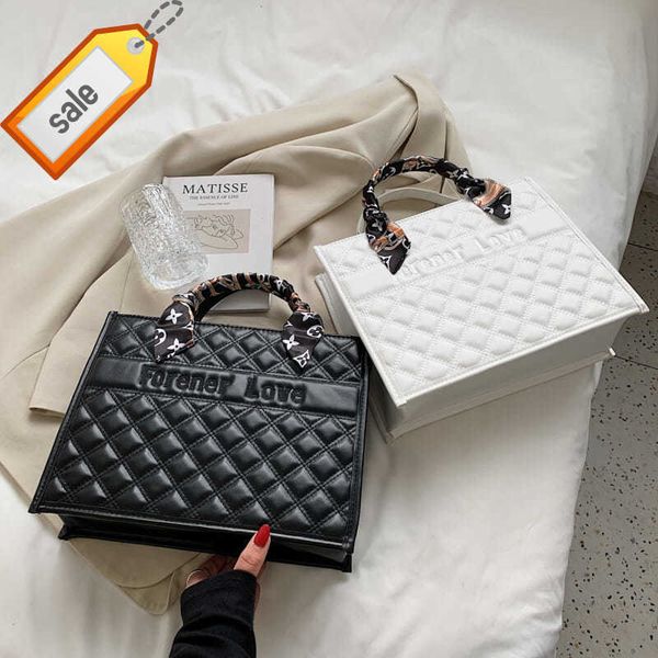 simple women's 2021 new summer fashion capacity ladies tassel shoulder bag large letter handbag casual factory outlet 
simple women's 2021 new summer fashion capacity ladies tassel shoulder bag large letter handbag casual factory outlet