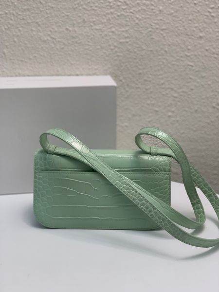 2022 new tofu bag gossip cute mother's day gift
2022 new tofu bag gossip cute mother's day gift