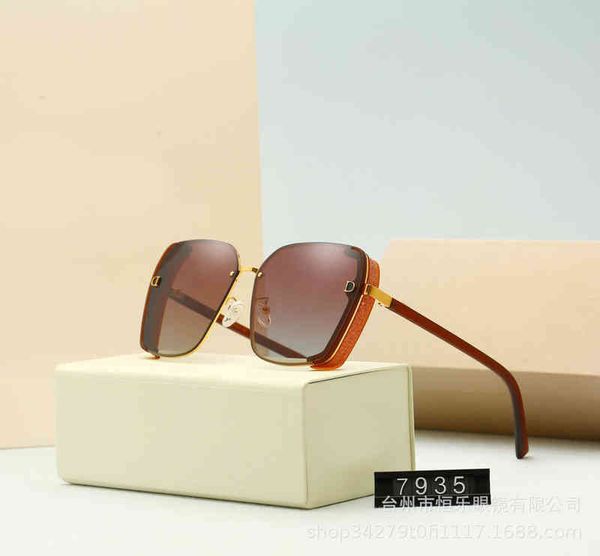 sunglass2022 hd polarizing lens metal frame plate mirror leg fashion net red live broadcast straight hair, White;black
sunglass2022 hd polarizing lens metal frame plate mirror leg fashion net red live broadcast straight hair, White;black