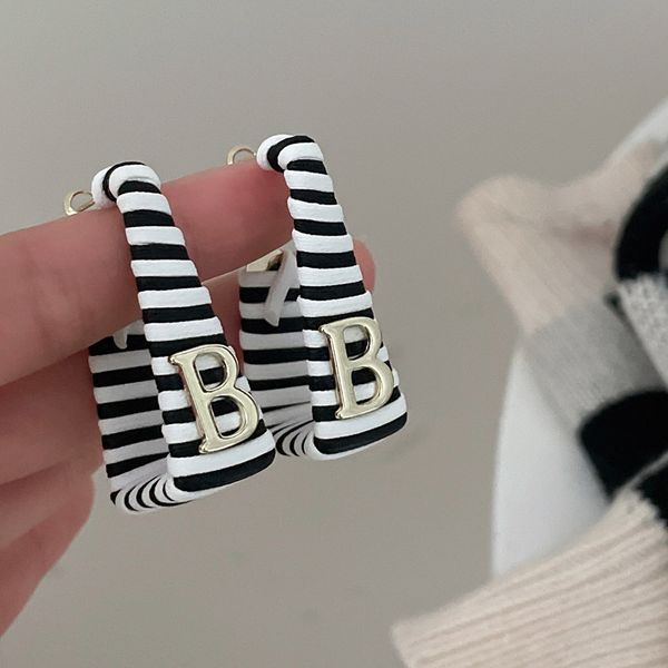 hbp europe and america vintage geometric square hoop earrings for women fashion bijoux letter pendientes mujer 220713, Golden
hbp europe and america vintage geometric square hoop earrings for women fashion bijoux letter pendientes mujer 220713, Golden