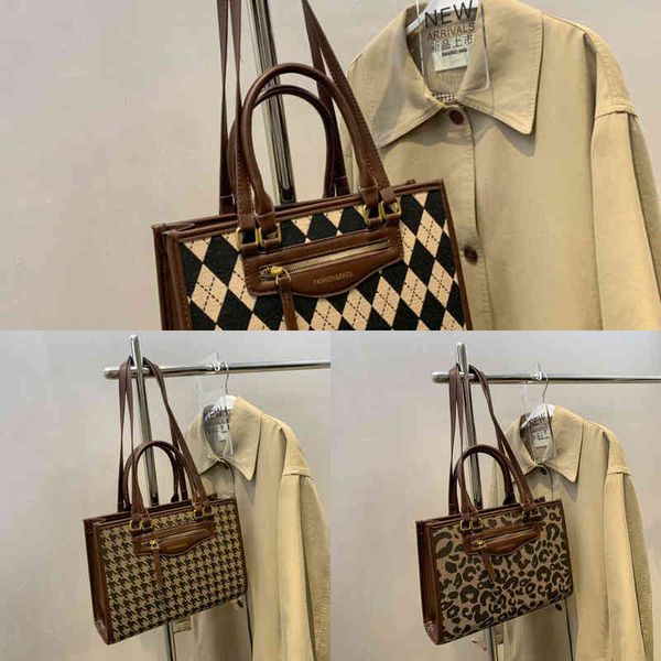 high-capacity shoulder women's new fashion handbag armpit style fashion trend ladies wild factory direct sale purses and handbags large
high-capacity shoulder women's new fashion handbag armpit style fashion trend ladies wild factory direct sale purses and handbags large