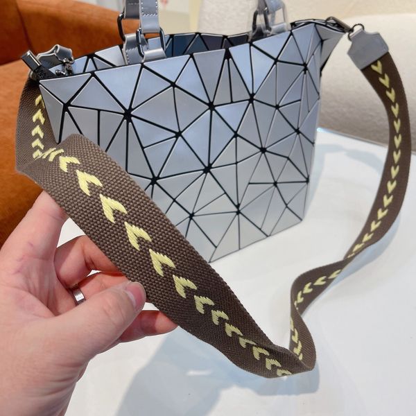 the new handbags luxury women designer shopping bags shoulder crossbody bag banquet wallet tote handbag 003
the new handbags luxury women designer shopping bags shoulder crossbody bag banquet wallet tote handbag 003