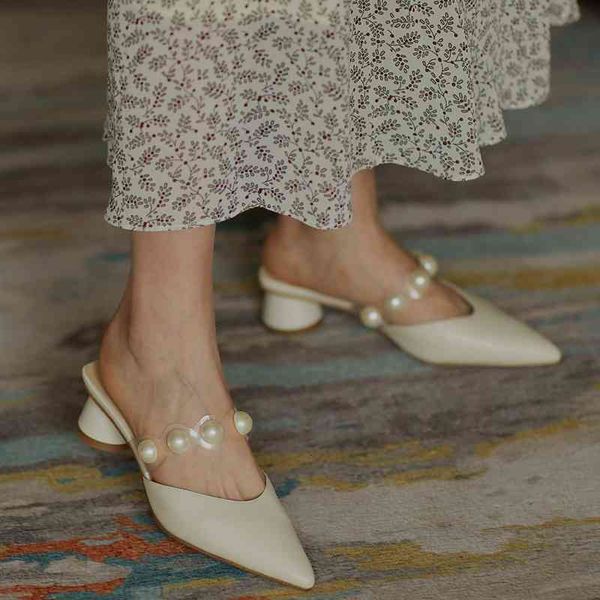 sandals pointed thick heel baotou v-mouth back empty half support pearl korean simple women's single shoes in spring and summer x294, Black 
sandals pointed thick heel baotou v-mouth back empty half support pearl korean simple women's single shoes in spring and summer x294, Black