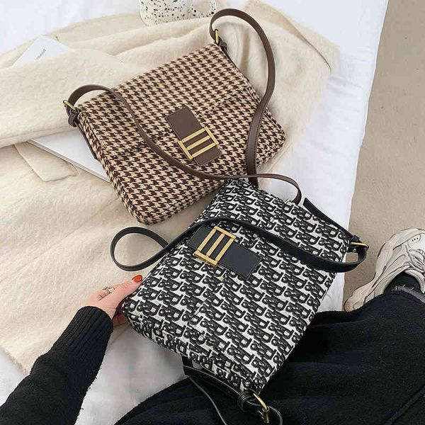 new women's shoulder bag leisure trend version versatile one messenger fashion small square
new women's shoulder bag leisure trend version versatile one messenger fashion small square