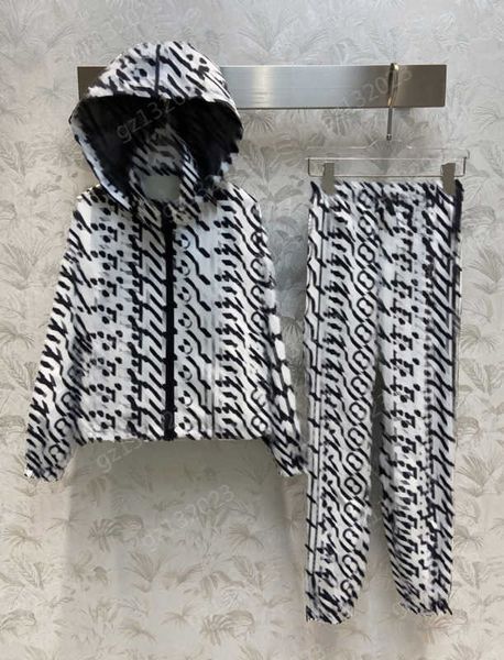 letter printing two piece pants stand-up collar detachable hooed long-sleeved jacket side zipper design elastic waist loose casual trousers, White
letter printing two piece pants stand-up collar detachable hooed long-sleeved jacket side zipper design elastic waist loose casual trousers, White