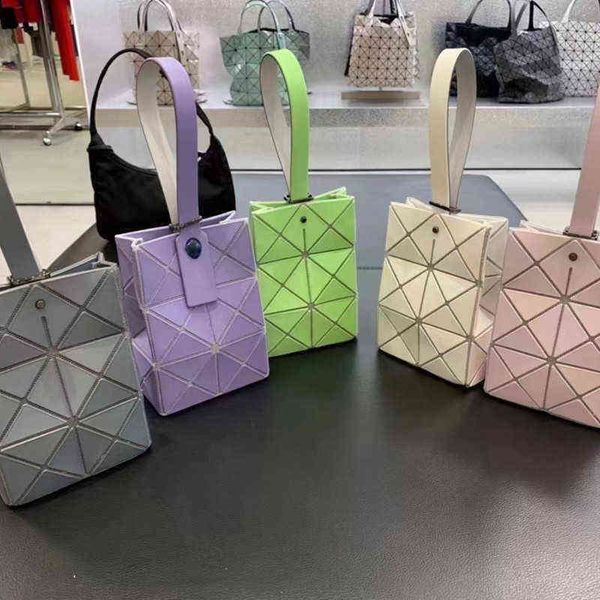 bag female 2022 new three house mobile phone bag fashion life trend niche brand online red 220427
bag female 2022 new three house mobile phone bag fashion life trend niche brand online red 220427