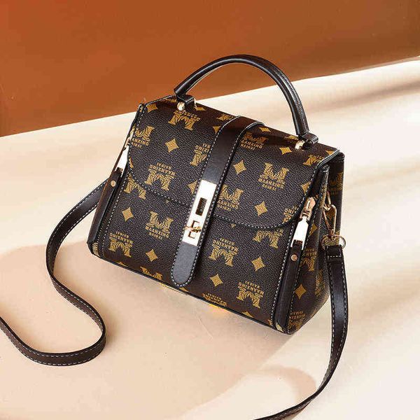new women's printed portable shoulder msenger small large capacity 2022 factory online export fashion trendy brand ladies hand messenge
new women's printed portable shoulder msenger small large capacity 2022 factory online export fashion trendy brand ladies hand messenge