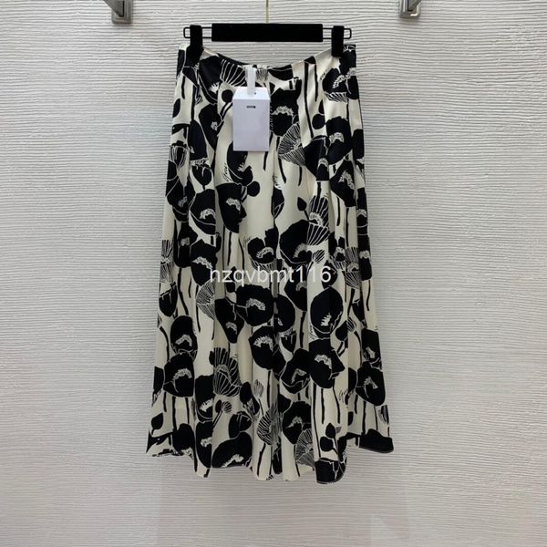 two piece dress silk blend fabric in early spring feels silky, soft and comfortable, covered with flower printing, elegant skirt, White
two piece dress silk blend fabric in early spring feels silky, soft and comfortable, covered with flower printing, elegant skirt, White