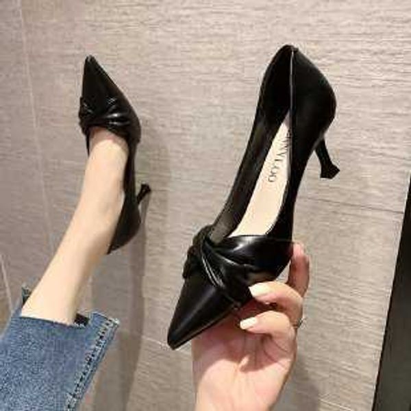 classic luxury paris pumps 7 cm pointed toe pleated stiletto high heels new black profession work shoes soft leather comfortable not tired l
classic luxury paris pumps 7 cm pointed toe pleated stiletto high heels new black profession work shoes soft leather comfortable not tired l