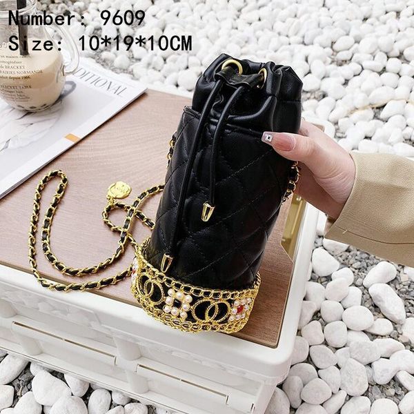 wholesale ladies leathers shoulder bags heavy industry diamond cylinder chain bag small fresh leather handbag trend embroidery drawstring bu
wholesale ladies leathers shoulder bags heavy industry diamond cylinder chain bag small fresh leather handbag trend embroidery drawstring bu