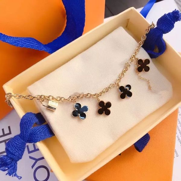 luxury designer letter link chain necklace retro couple necklaces men and women pendant designer jewelry gift with box, Silver
luxury designer letter link chain necklace retro couple necklaces men and women pendant designer jewelry gift with box, Silver