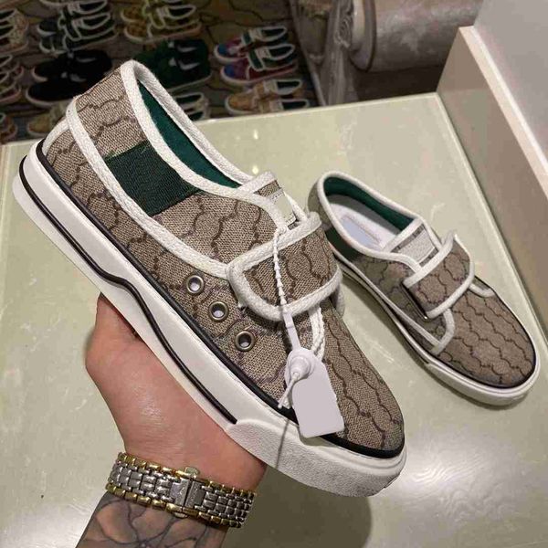 tennis 1977 series casual shoes skate shoes canvas shoe vintage embroidered rubber sole red and green stripes outdoor running flat bottom sn, Black
tennis 1977 series casual shoes skate shoes canvas shoe vintage embroidered rubber sole red and green stripes outdoor running flat bottom sn, Black
