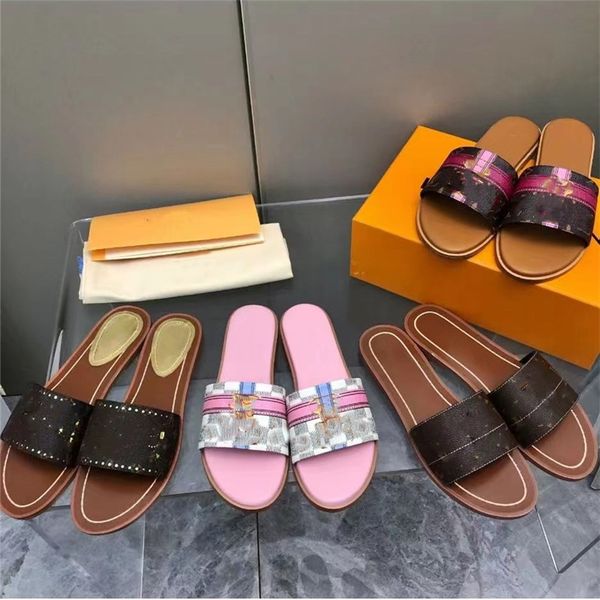 2022 designer women's slippers leather smooth non-slip wear sandals blue white red pink women's flats size 35-42, Black
2022 designer women's slippers leather smooth non-slip wear sandals blue white red pink women's flats size 35-42, Black