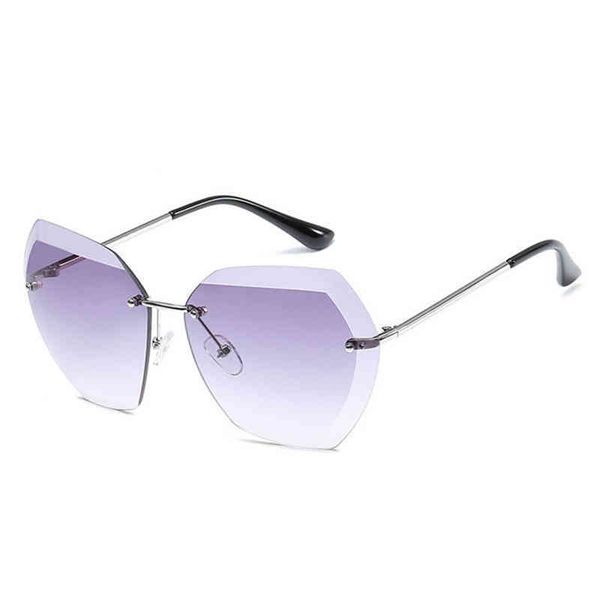 new framels trimming sunglass women's ocean film trend glass metal multilateral sunglass 7741, White;black
new framels trimming sunglass women's ocean film trend glass metal multilateral sunglass 7741, White;black