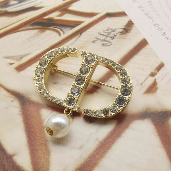 2022 factory wholesale new di home version high light luxury simple pearl brooch clothing accessories female sses, Gray
2022 factory wholesale new di home version high light luxury simple pearl brooch clothing accessories female sses, Gray