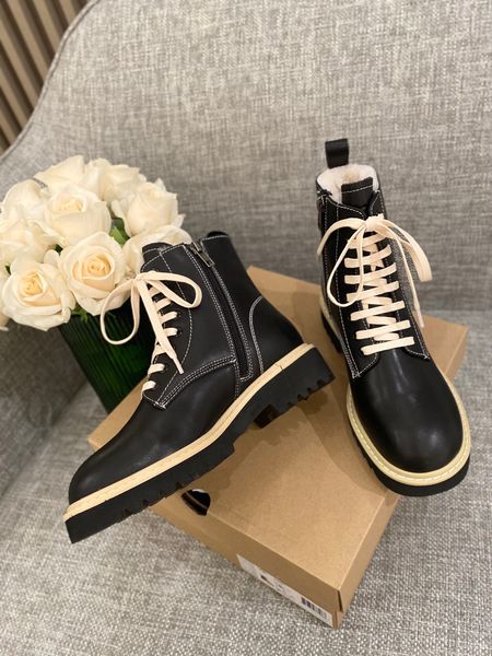 women winter lace-up martin boots with stylish leather interior beautiful appearance comfortable foot feeling wear resistance skid preventio, Black
women winter lace-up martin boots with stylish leather interior beautiful appearance comfortable foot feeling wear resistance skid preventio, Black