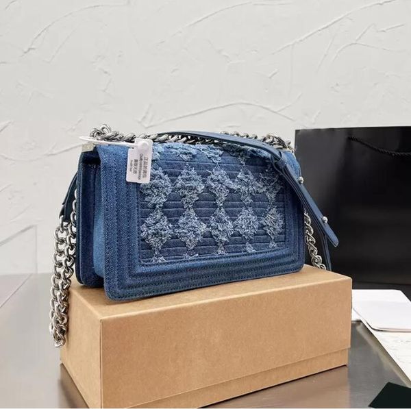 tz 2022 women vintage blue denim boy crossbody bags silver metallic chain leather adjustable shoulder strap messenger pocket luxury designer
tz 2022 women vintage blue denim boy crossbody bags silver metallic chain leather adjustable shoulder strap messenger pocket luxury designer