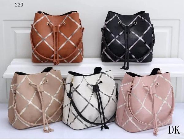 print classic letterdesigners crossbody shopping bags luxury purses lady casual totes large capacity shoulder bag handbags floral letter buc
print classic letterdesigners crossbody shopping bags luxury purses lady casual totes large capacity shoulder bag handbags floral letter buc