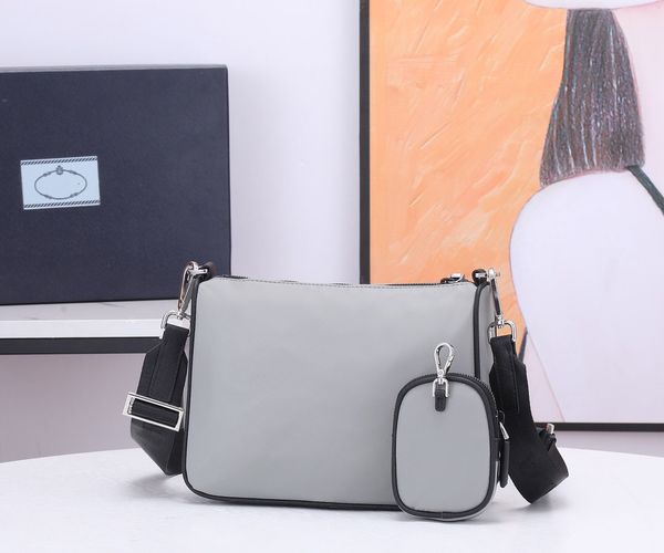 fashion classic man handbag shoulder bag postman bag zipper mouth two-piece set of high-grade canvas luxury casual formal lady bag with box
fashion classic man handbag shoulder bag postman bag zipper mouth two-piece set of high-grade canvas luxury casual formal lady bag with box
