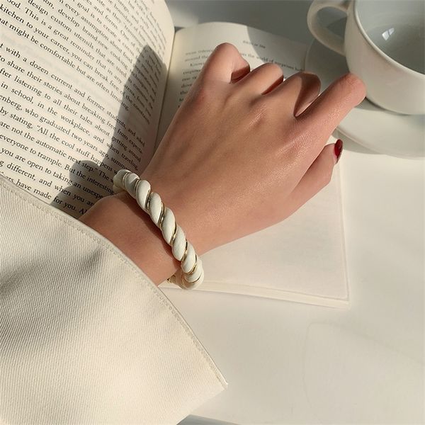 leather metal entwine twist open cuff bangle bracelet for women winter bracelet jewelry green white black brown 220716
leather metal entwine twist open cuff bangle bracelet for women winter bracelet jewelry green white black brown 220716