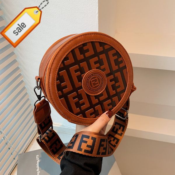 women's new handbag small simple wide shoulder diagonal bagwomen's vintage fashion versatile factory outlet
women's new handbag small simple wide shoulder diagonal bagwomen's vintage fashion versatile factory outlet