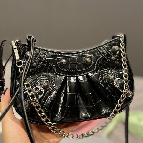 le cagole designer bag mini crescent chain motorcycle bag armpit bag le cagole ladies brand luxury dumpling bags wrinkled lambskin size 21x1
le cagole designer bag mini crescent chain motorcycle bag armpit bag le cagole ladies brand luxury dumpling bags wrinkled lambskin size 21x1