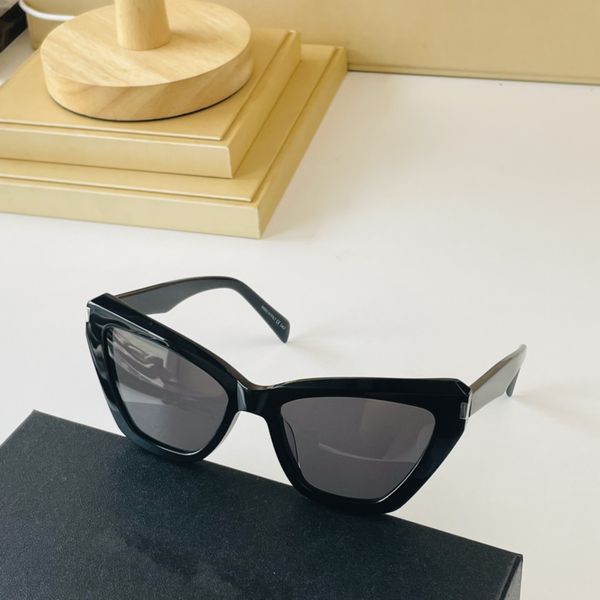 new 466 cat eye popular fashion style women sunglasses uv protection eyewear with original box sunglass, White;black
new 466 cat eye popular fashion style women sunglasses uv protection eyewear with original box sunglass, White;black