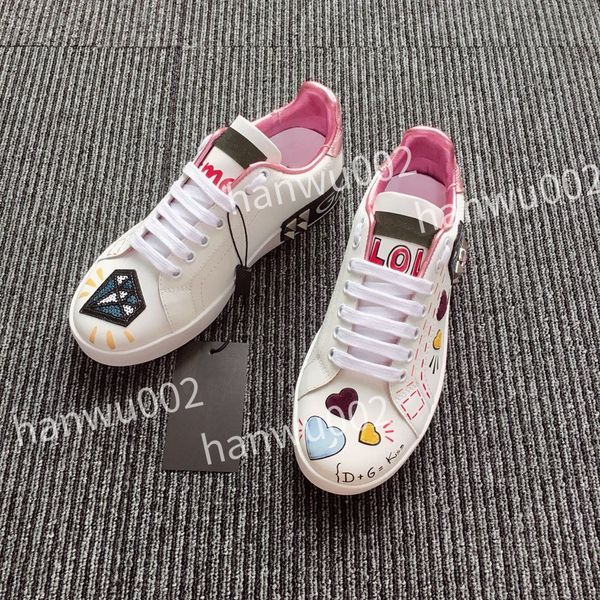 2022 designer shoes splicing trendy sneakers men women genuine leather flat print white black chaussures sport casual trainers
2022 designer shoes splicing trendy sneakers men women genuine leather flat print white black chaussures sport casual trainers