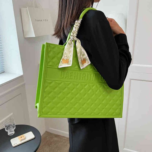 40% off 2022 trendy bags bridal wedding bag fashion lingge hand holding silk scarf bag female new summer simple one shoulder large capacitys
40% off 2022 trendy bags bridal wedding bag fashion lingge hand holding silk scarf bag female new summer simple one shoulder large capacitys