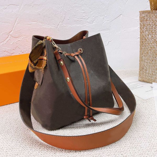 fashion versatile ladies drawstring bucket bags luxury designer print letter party wedding chest bag handbag messenger shopping bag backpack
fashion versatile ladies drawstring bucket bags luxury designer print letter party wedding chest bag handbag messenger shopping bag backpack