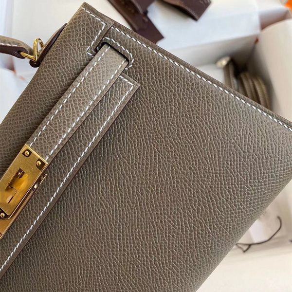 9a high-quality bag handmade beeswax line designer luxury lady crossbody handbag original imitation classic epsom leather 19cm mini fashion
9a high-quality bag handmade beeswax line designer luxury lady crossbody handbag original imitation classic epsom leather 19cm mini fashion