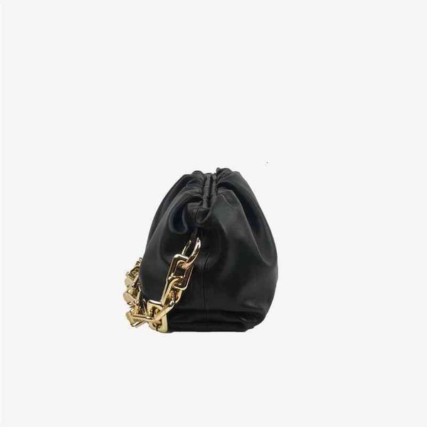 original edition brand handbags bottegass venetas's designer dumpling chain cloud 2022 spring style pure color fold
original edition brand handbags bottegass venetas's designer dumpling chain cloud 2022 spring style pure color fold