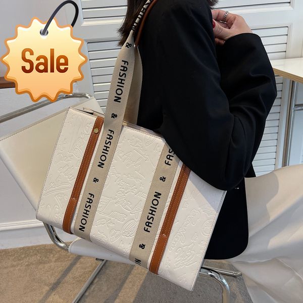 2022 new fashion shoulder bag portable large capacity handbag brand popular ladies s luxury s
2022 new fashion shoulder bag portable large capacity handbag brand popular ladies s luxury s