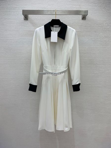 casual dresses early spring's contrast color stitching lapel half zipper placket design shows thin waist and pleated skirt dress, Black;gray
casual dresses early spring's contrast color stitching lapel half zipper placket design shows thin waist and pleated skirt dress, Black;gray