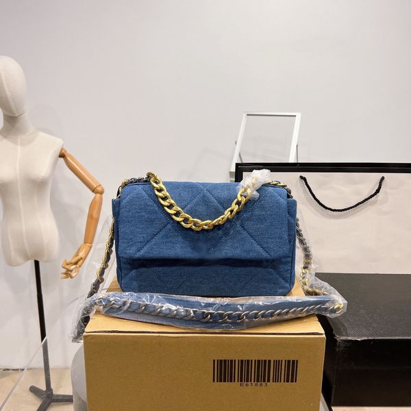 fashion classic cowboy bicolore quilted flap blue bag metal hardware the loack crossbody shoulder chain high-end designer bags wholesale pac
fashion classic cowboy bicolore quilted flap blue bag metal hardware the loack crossbody shoulder chain high-end designer bags wholesale pac