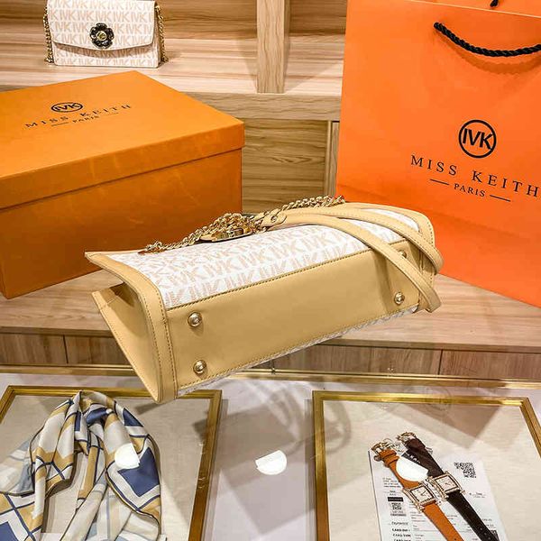 ladies fashion personality trend new brand bag wholesale women's advanced texture large capacity chain tote summer one shoulder 2022 di
ladies fashion personality trend new brand bag wholesale women's advanced texture large capacity chain tote summer one shoulder 2022 di