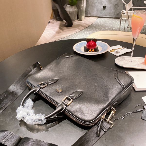 2022 designer briefcases mens handbags high-quality luxury fashion metal handbags classic
2022 designer briefcases mens handbags high-quality luxury fashion metal handbags classic
