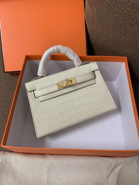 brand mini totes 19cm handmade quality calf leather wax stitching cream blue etc 11 colors pls confirm to me if in stock before order
brand mini totes 19cm handmade quality calf leather wax stitching cream blue etc 11 colors pls confirm to me if in stock before order