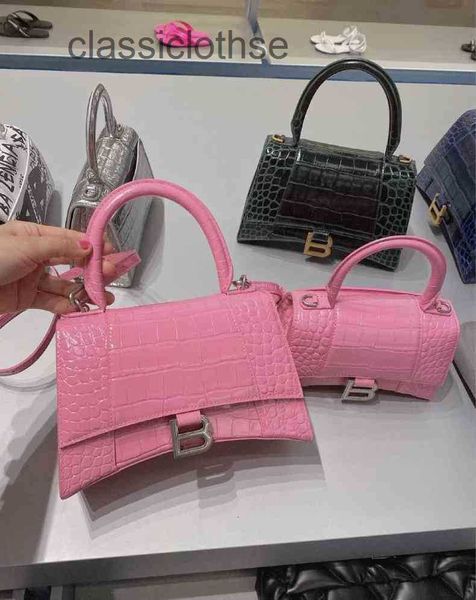 designer balencaigass hourglass family b women's 2022 fashion messenger underarm leather word buckle crocodiless single shoulder
designer balencaigass hourglass family b women's 2022 fashion messenger underarm leather word buckle crocodiless single shoulder