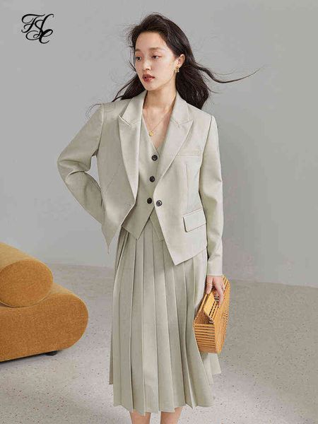 suit fsle suit collar full regular sleeves blazer high waist pleated long suit, White;black
suit fsle suit collar full regular sleeves blazer high waist pleated long suit, White;black