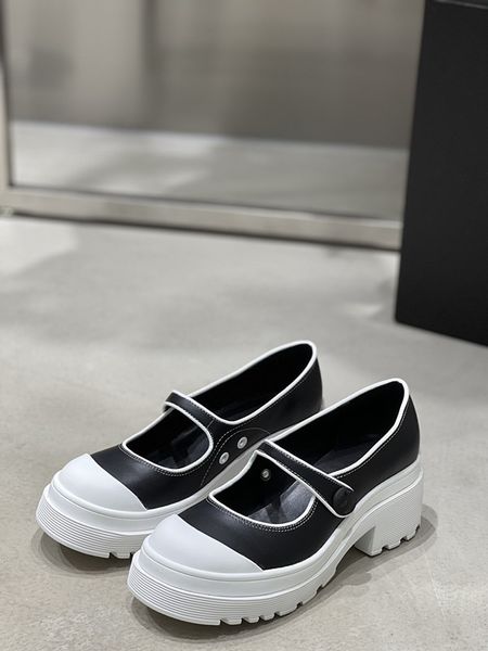 lady fashion design casual sandals genuine leather round toes chunky heel material details versatile style black white color
lady fashion design casual sandals genuine leather round toes chunky heel material details versatile style black white color