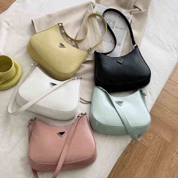 texture underarm bag fashion stick bag spring and summer women new messenger portable solid color fashion women's single shoulder pu
texture underarm bag fashion stick bag spring and summer women new messenger portable solid color fashion women's single shoulder pu